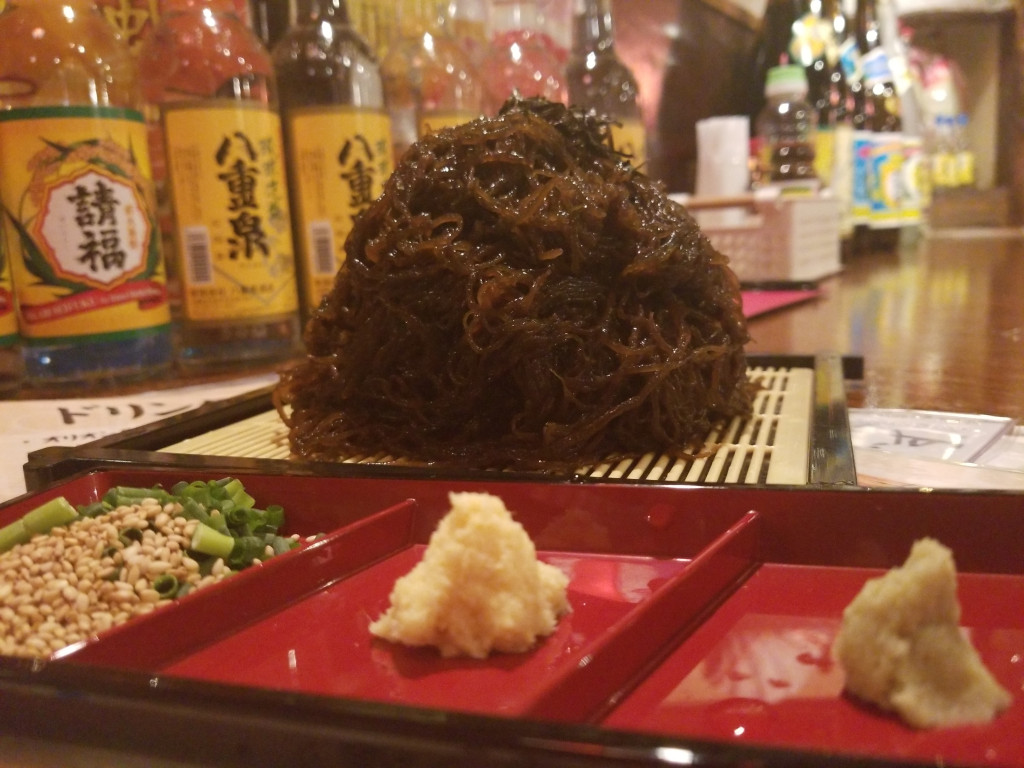 島料理と本格島唄三線ライブが楽しめる♪