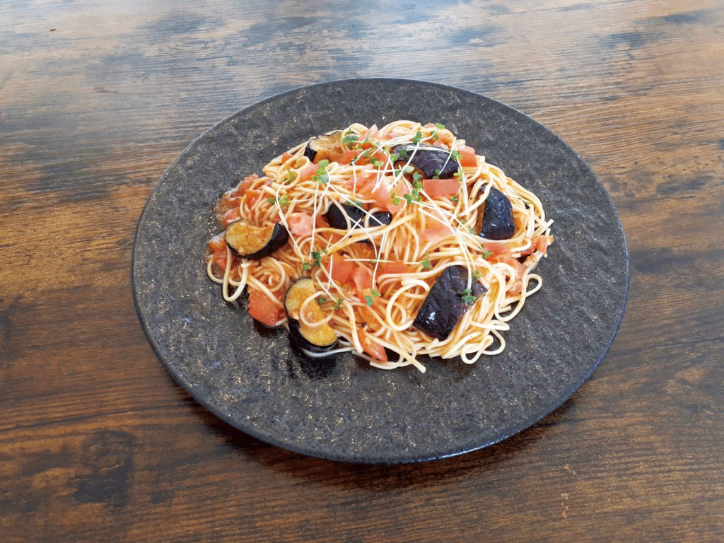 揚げナスのトマトアンチョビ素麺　900円