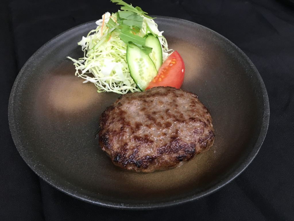 焼肉石垣島きたうち牧場　自慢のハンバーグ
