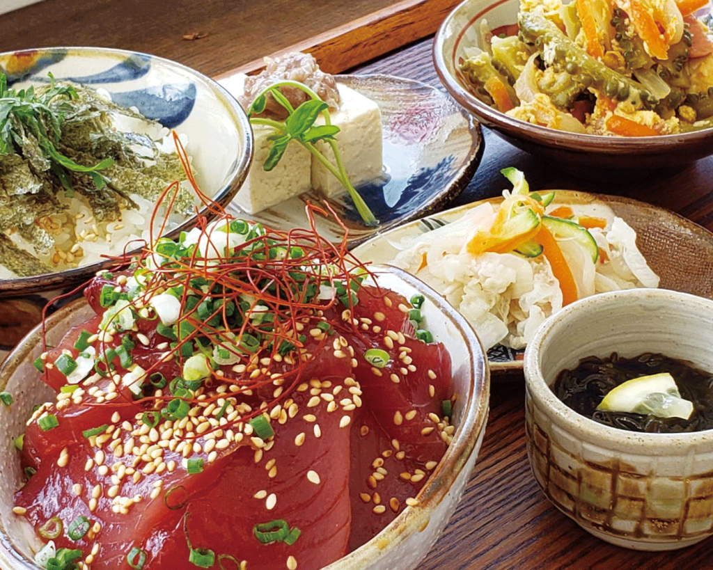 宮古島の獲れたて新鮮マグロ使用！必食の『漬け丼』！ 