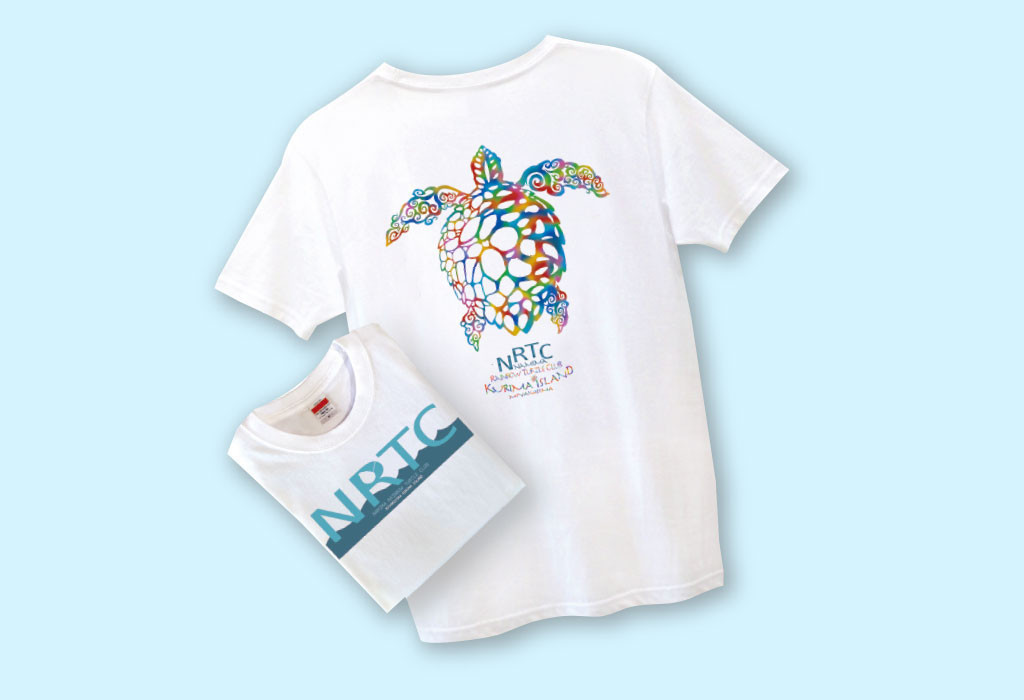 来間島の集落の中に 佇むオリジナル Tシャツのお店