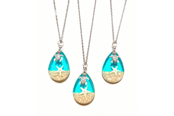 星砂入りの「海のしずくネックレス」