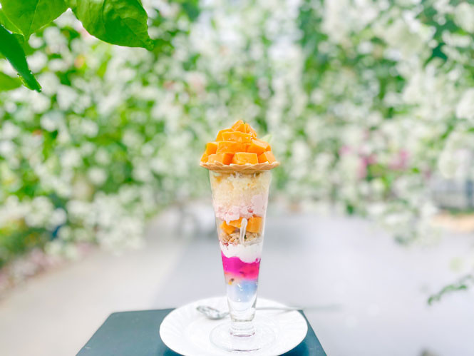 当店一番人気のマンゴーパフェ